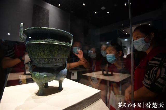 青铜器|终于回家，8件海外追回曾伯克父青铜器亮相省博，曾侯大家庭团聚了！