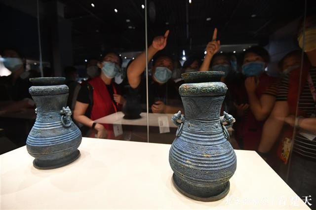 青铜器|终于回家，8件海外追回曾伯克父青铜器亮相省博，曾侯大家庭团聚了！