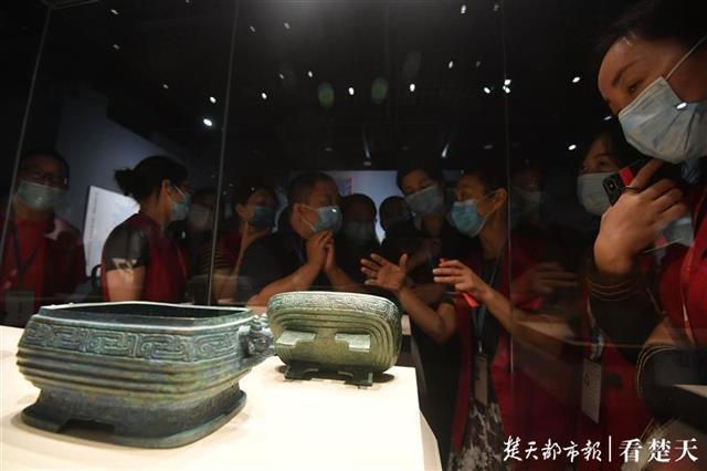 青铜器|终于回家，8件海外追回曾伯克父青铜器亮相省博，曾侯大家庭团聚了！