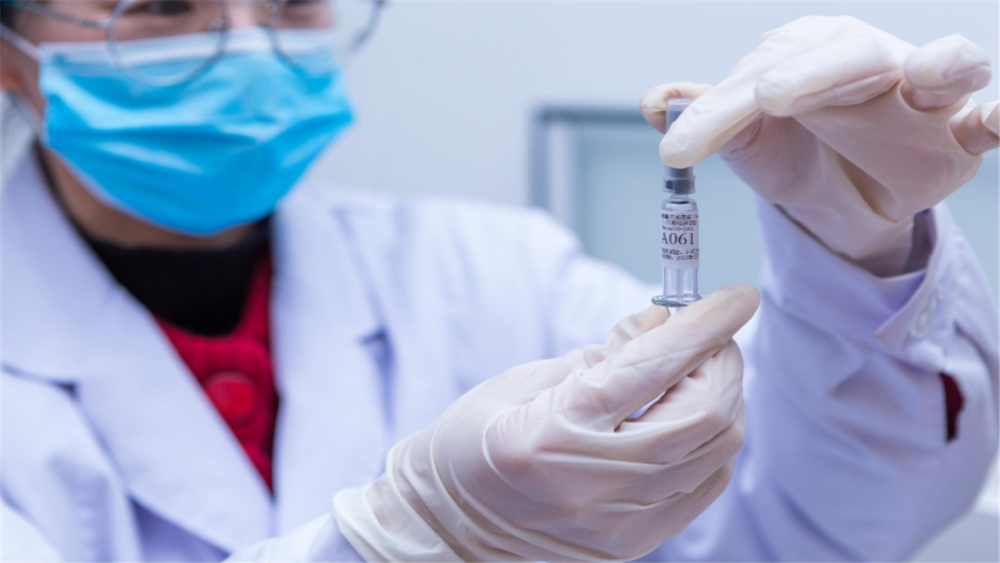 新冠疫情|上万人聚集发起反疫苗运动，民众如此排斥，是因为上世纪吃过亏？