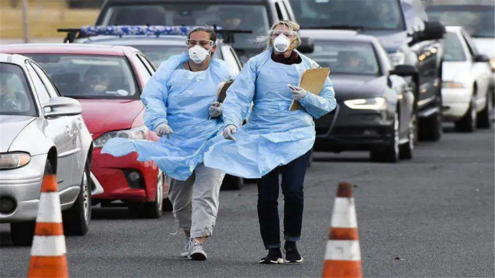 新冠疫情|上万人聚集发起反疫苗运动，民众如此排斥，是因为上世纪吃过亏？