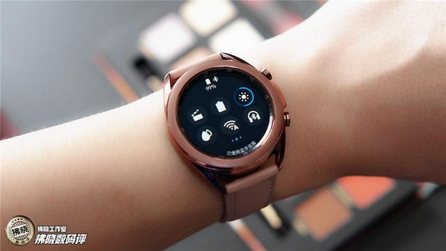 作为智能手表的一大优势项,三星galaxy watch3提供了丰富的表盘界面可