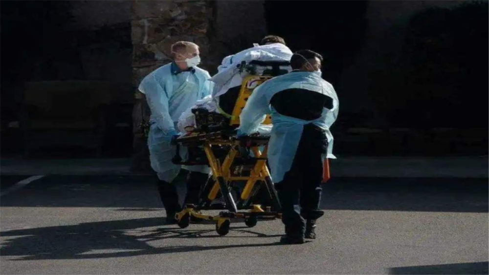 新冠疫情|上万人聚集发起反疫苗运动，民众如此排斥，是因为上世纪吃过亏？