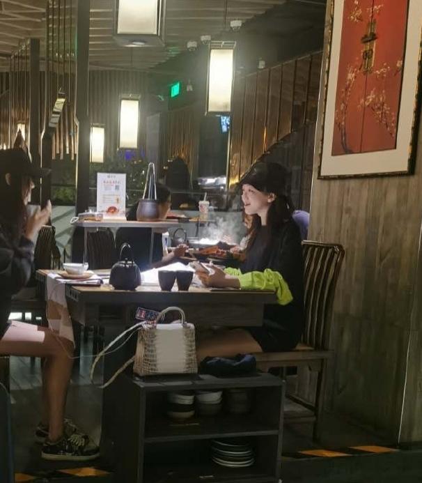 李嫣拍写真大胆露正脸，兔唇完美修复颜值高，眉眼气质像王菲（组图） - 9
