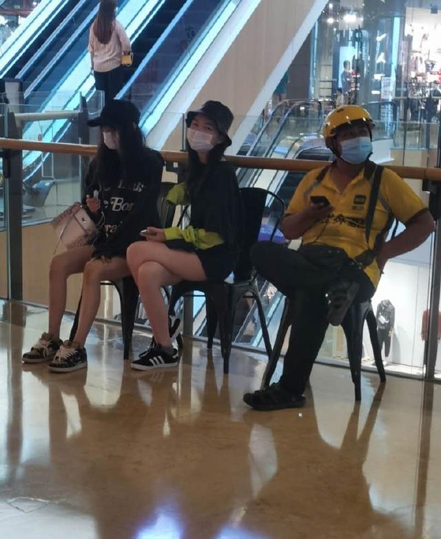 李嫣拍写真大胆露正脸，兔唇完美修复颜值高，眉眼气质像王菲（组图） - 10