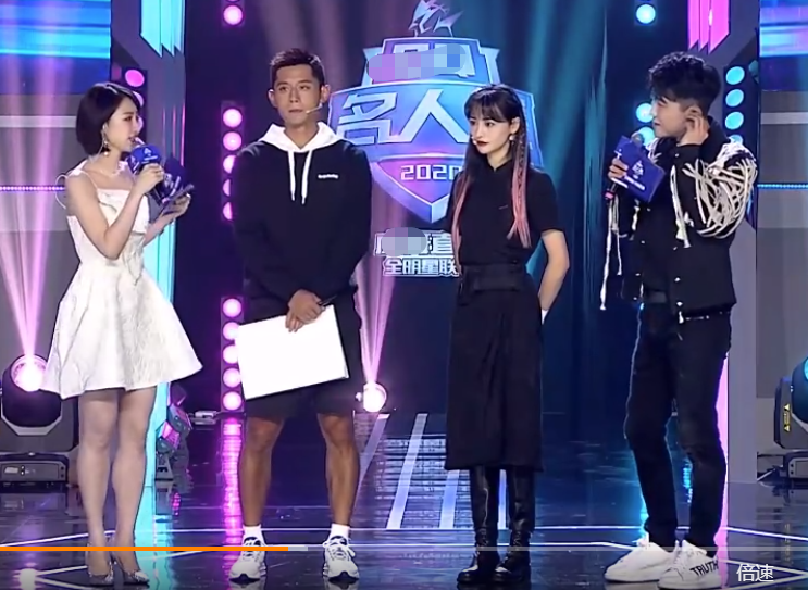 郑爽|郑爽出席电竞对抗赛，没有了后期P图，截图显现了28岁真实模样