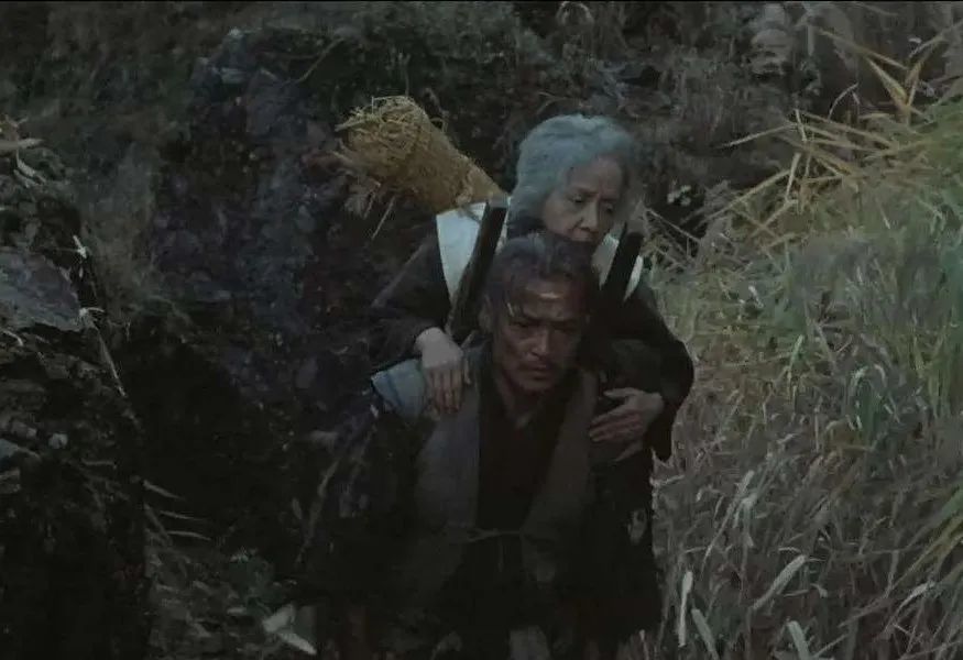 楢山节考|别让父母在你面前，活得小心翼翼