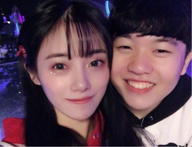 阿水肉鸡一起现身为小钰庆生,3人吃了一晚上|ig|肉鸡|英雄联盟|小钰