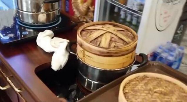 狗不理包子|差评就遭报警？网友表示：难吃价贵！狗不理：邪不压正，已报警