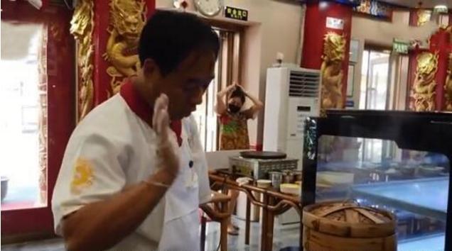 狗不理包子|差评就遭报警？网友表示：难吃价贵！狗不理：邪不压正，已报警