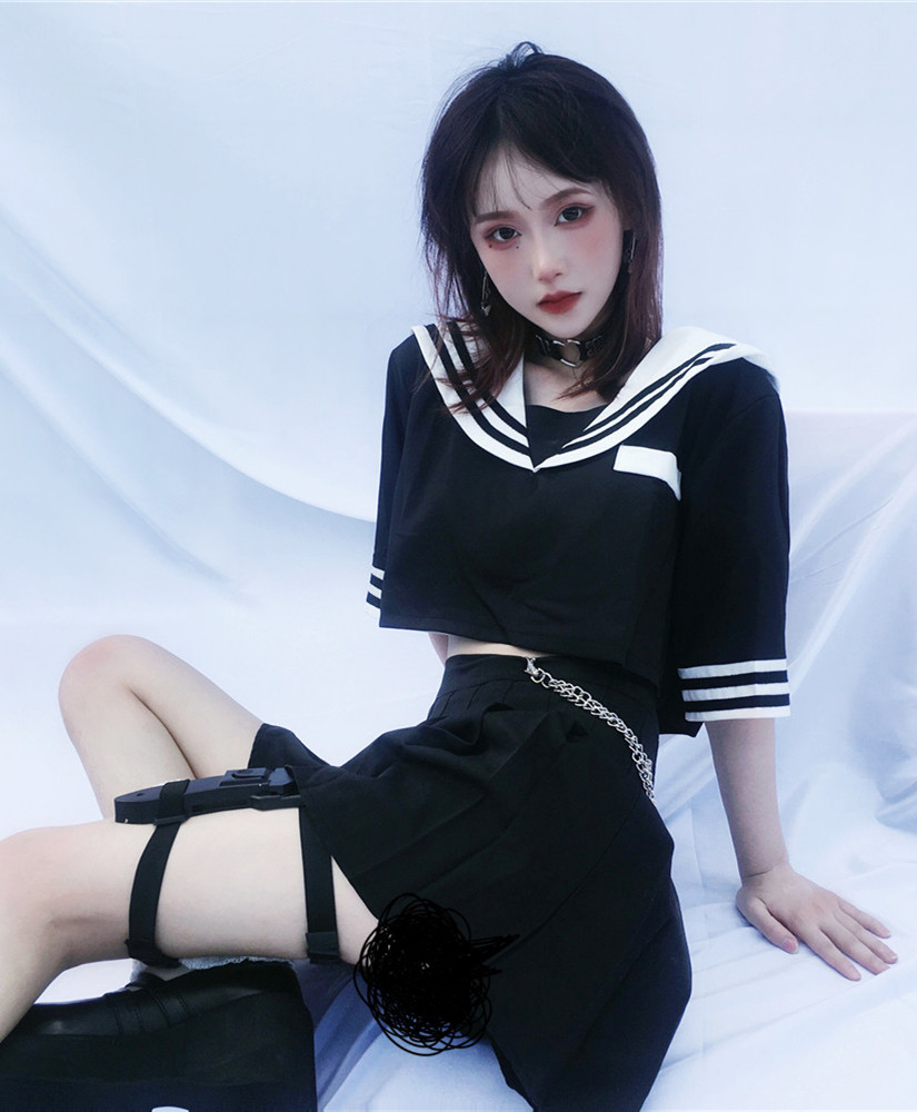 女生穿jk制服时为何在腿上绑个黑带子看到作用后难怪圈内人爱不释手