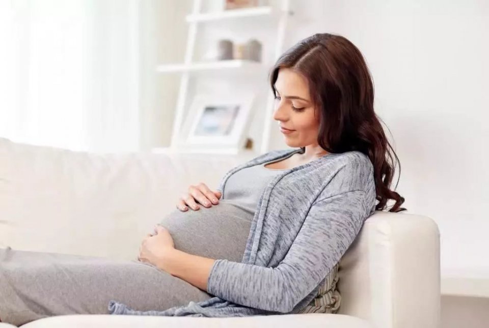 孕期这2个时间不宜摸肚子，为了胎儿健康安全。