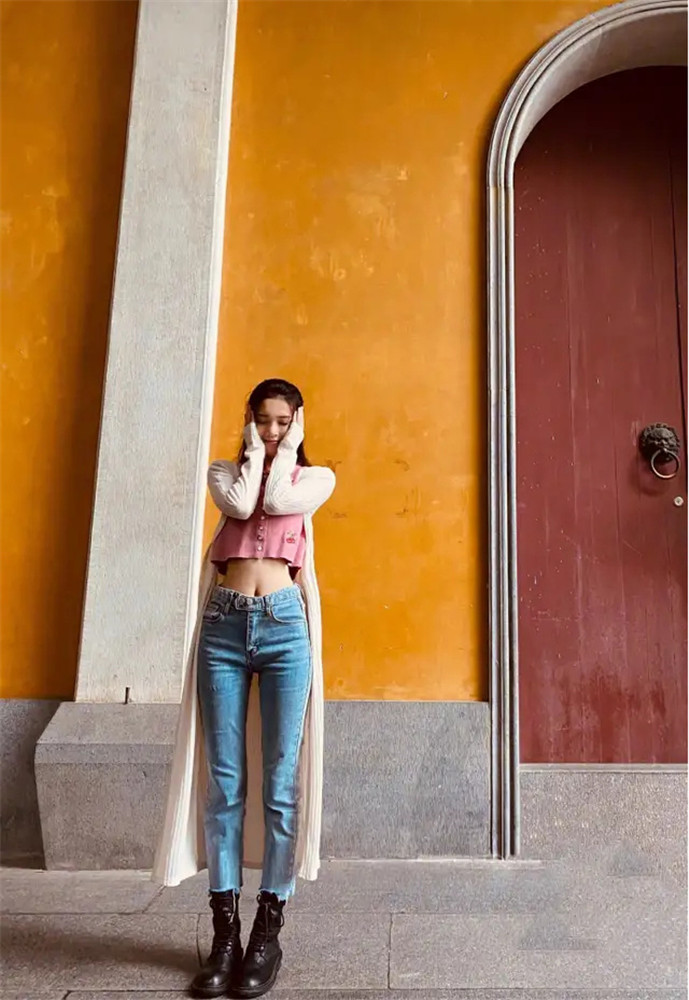 陈瑶穿"露胃装"现沙漏身材,秀出的腰和我大腿差不多粗,说她70斤我都信