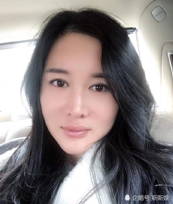 张纪中|69岁张纪中再添一女，小30岁娇妻发文证实，网友称其老当益壮