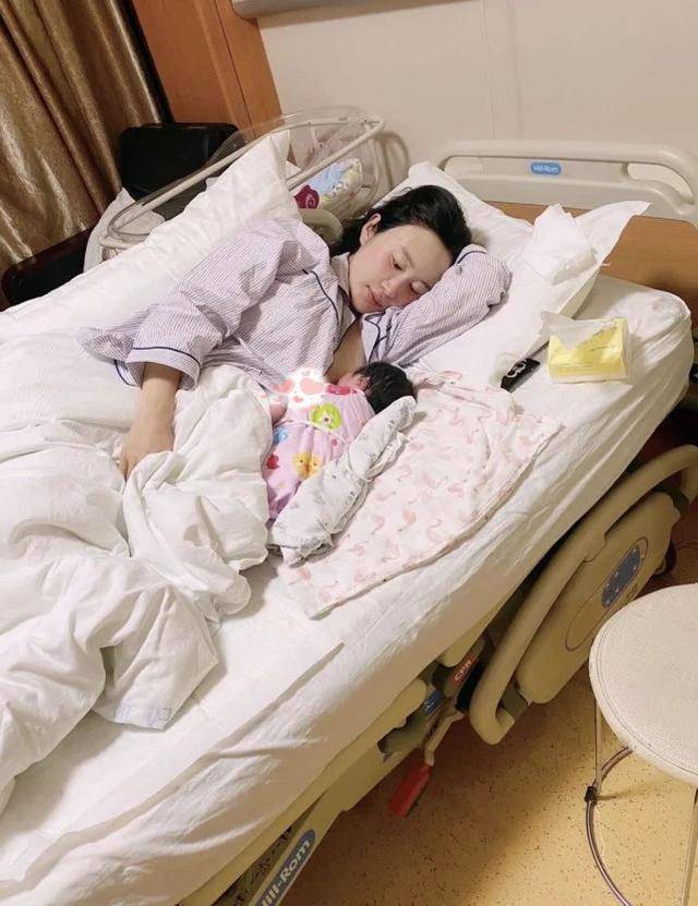 张纪中|69岁张纪中再添一女，小30岁娇妻发文证实，网友称其老当益壮