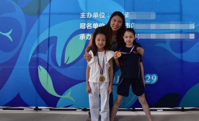 钟南山女儿曾获蝶泳冠军,被禁赛后选择退役,嫁给美国的大学老师