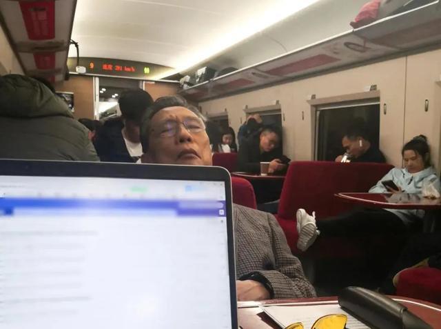 钟南山女儿曾获蝶泳冠军被禁赛后选择退役嫁给美国的大学老师