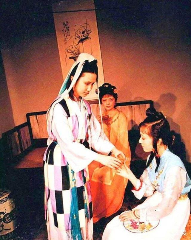 林黛玉|《红楼梦》里，黛玉与妙玉关系怎么样？从这件事可以看出来
