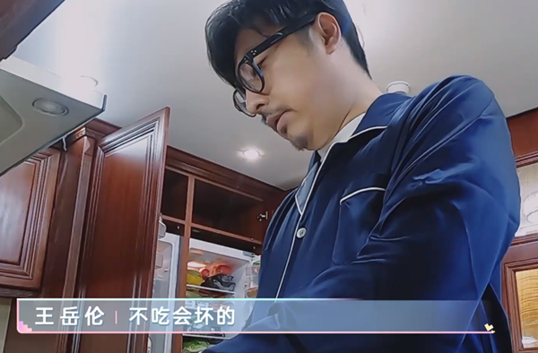 李湘|李湘王岳伦真壕！一天到晚只吃肉，不关冰箱门鸡蛋随便扔，难怪每月吃7万
