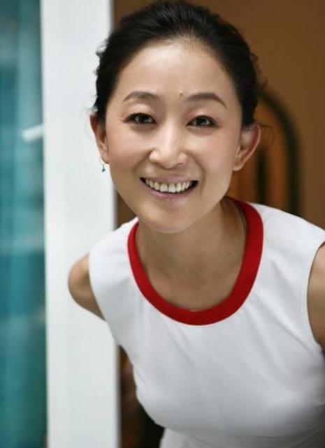 比如女星陈瑾, 她就一直没有结婚,与哥哥约定好一生不婚.