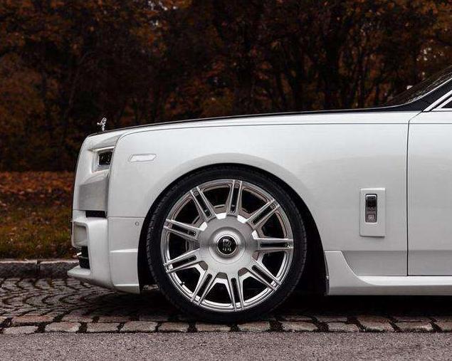 不论速度多快,劳斯莱斯轮毂中的车标永远不动,网友:难怪这么贵