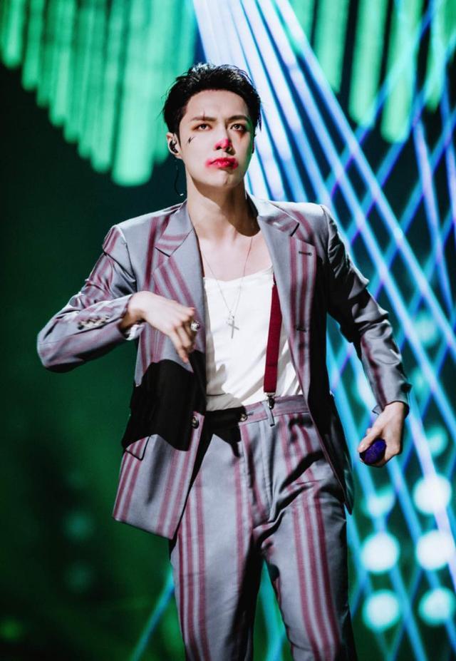 张艺兴|张艺兴：我要在自己强的地方变更强，努力不是人设，标签也不是粉丝能给的