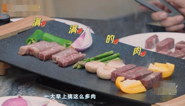 李湘|王岳伦醉酒风波后首度与李湘大秀恩爱，一早就吃烤肉玩亲亲，这波操作太秀了