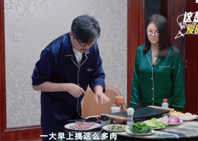 李湘|王岳伦醉酒风波后首度与李湘大秀恩爱，一早就吃烤肉玩亲亲，这波操作太秀了