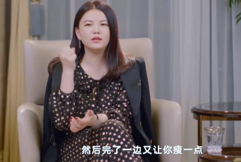 李湘|王岳伦醉酒风波后首度与李湘大秀恩爱，一早就吃烤肉玩亲亲，这波操作太秀了