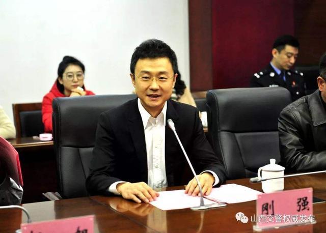 新闻联播|《新闻联播》主持人上新了，难道是他将要退居二线吗