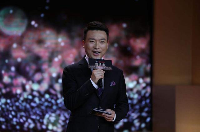 新闻联播|《新闻联播》主持人上新了，难道是他将要退居二线吗