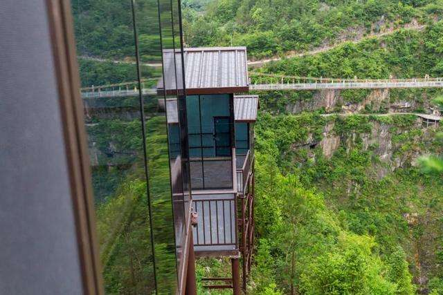 湖北"深渊酒店"走红,依山而建"步步惊心",距宜昌2小时车程