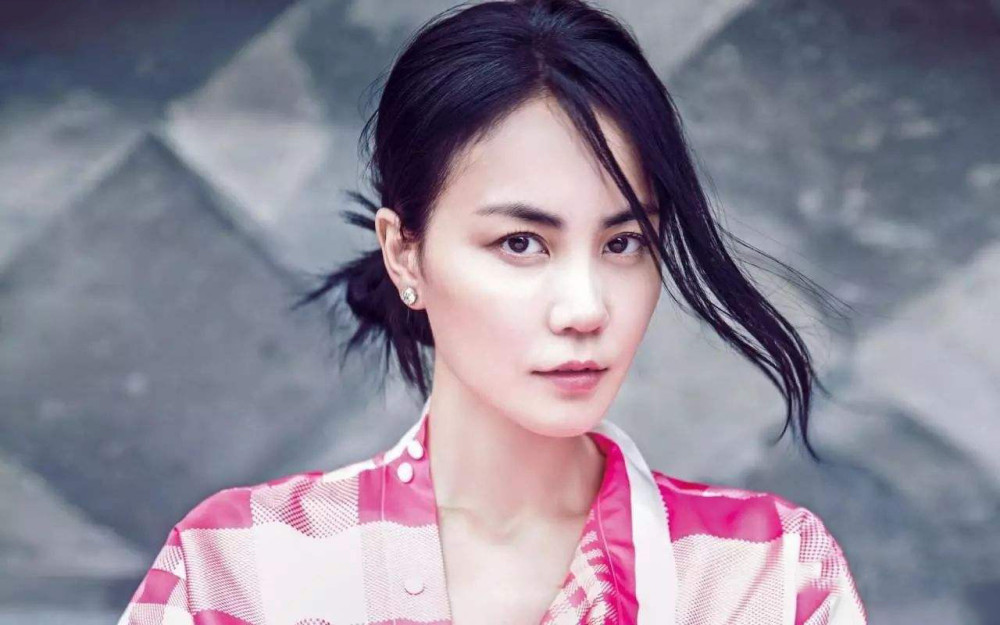 李嫣|14岁李嫣拍写真，比王菲还自信：受父母尊重的孩子，实在太飒