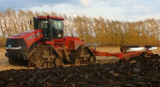 以视频中迪尔3204配套贝松大五铧犁为例,如果超过一半的土质都是如此