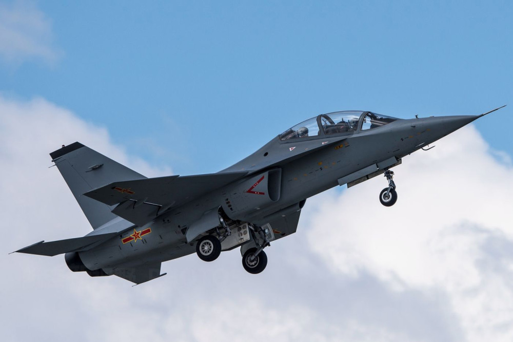 中国飞行员培训队"救火员",凭实力证明自己,歼教9高级教练机