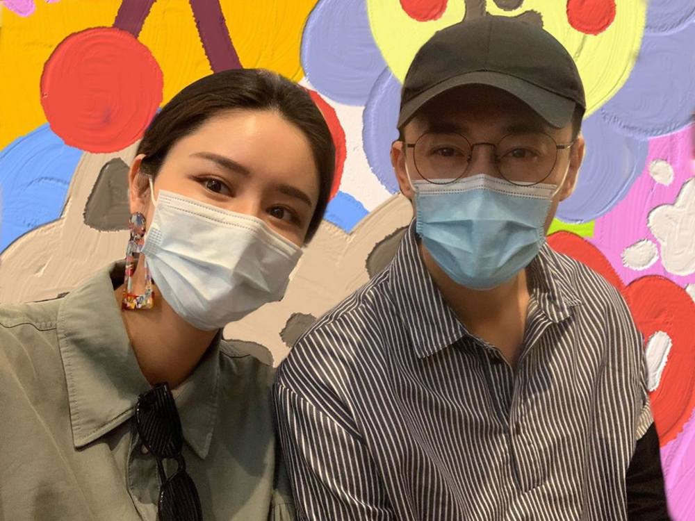 张馨月|港媒恶意攻击张馨月？指她穿山寨版T恤，结婚一年还写错林峯名字