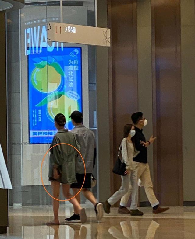 张馨月|港媒恶意攻击张馨月？指她穿山寨版T恤，结婚一年还写错林峯名字