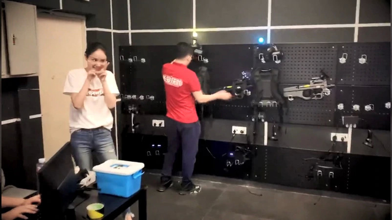 张馨月|港媒恶意攻击张馨月？指她穿山寨版T恤，结婚一年还写错林峯名字