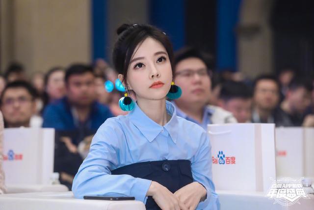 冯提莫|知情人士爆料：为保证新歌顺利发布，冯提莫每日睡眠不足5小时