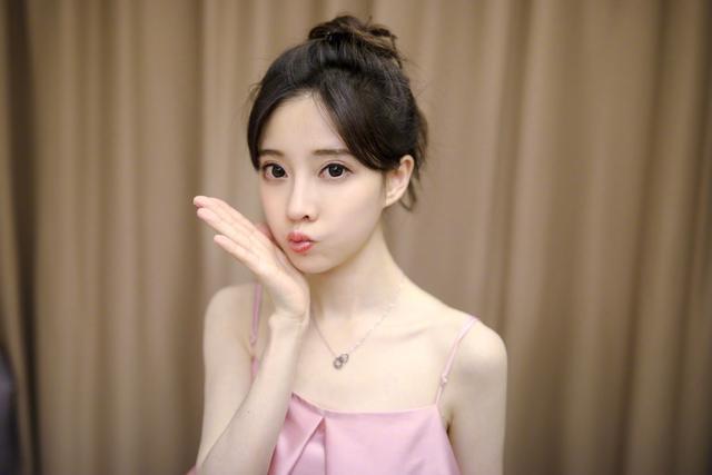 冯提莫|知情人士爆料：为保证新歌顺利发布，冯提莫每日睡眠不足5小时