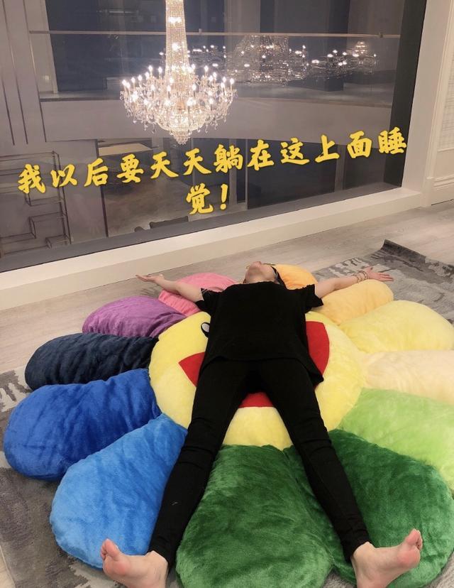 周扬青|周扬青生日获爸爸送别墅，内置星空电影院超豪华，原来是罗志祥高攀了