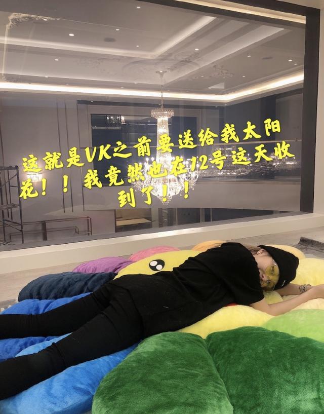 周扬青|周扬青生日获爸爸送别墅，内置星空电影院超豪华，原来是罗志祥高攀了