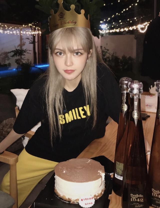 周扬青|周扬青生日获爸爸送别墅，内置星空电影院超豪华，原来是罗志祥高攀了