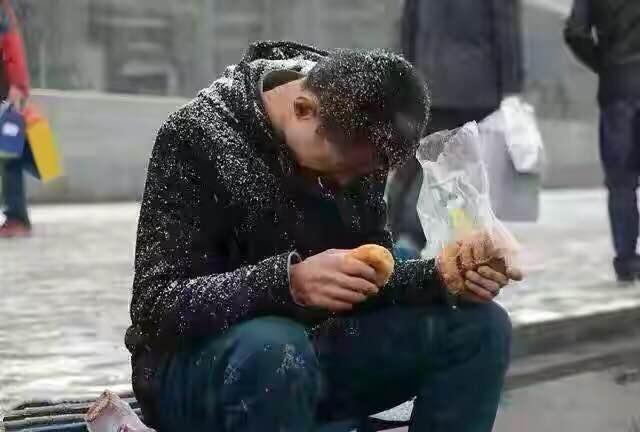 邓一君|44岁香港男演员开面馆半年亏200万，乐观回应：方法比困难多