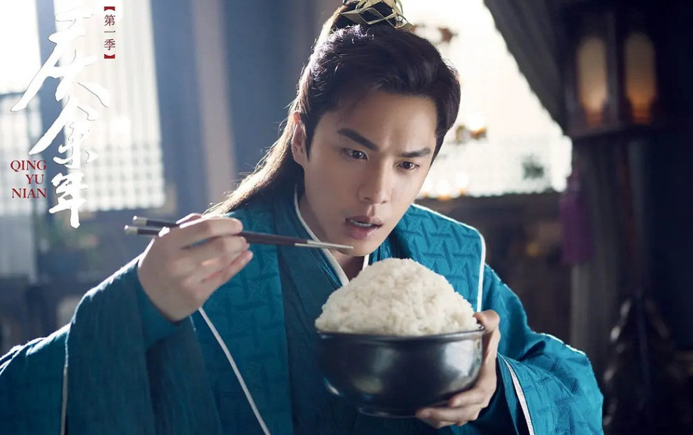 张若昀|张若昀借歌词告白：你告诉我爱就是云朵。网友：双向的爱