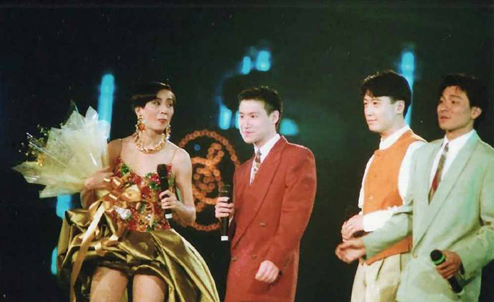 苍井空|无法重拍瞬间：给张国荣当司机的周润发，骑马的王菲窦唯，合唱的赵薇梅艳芳