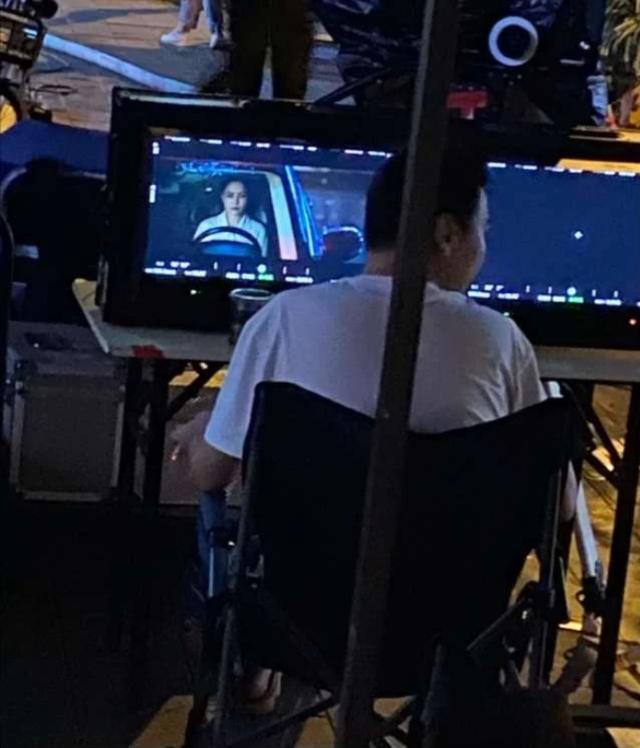 钟欣潼|阿娇伤后四天即复工，杀青照中用手遮挡伤口，笑容灿烂状态好