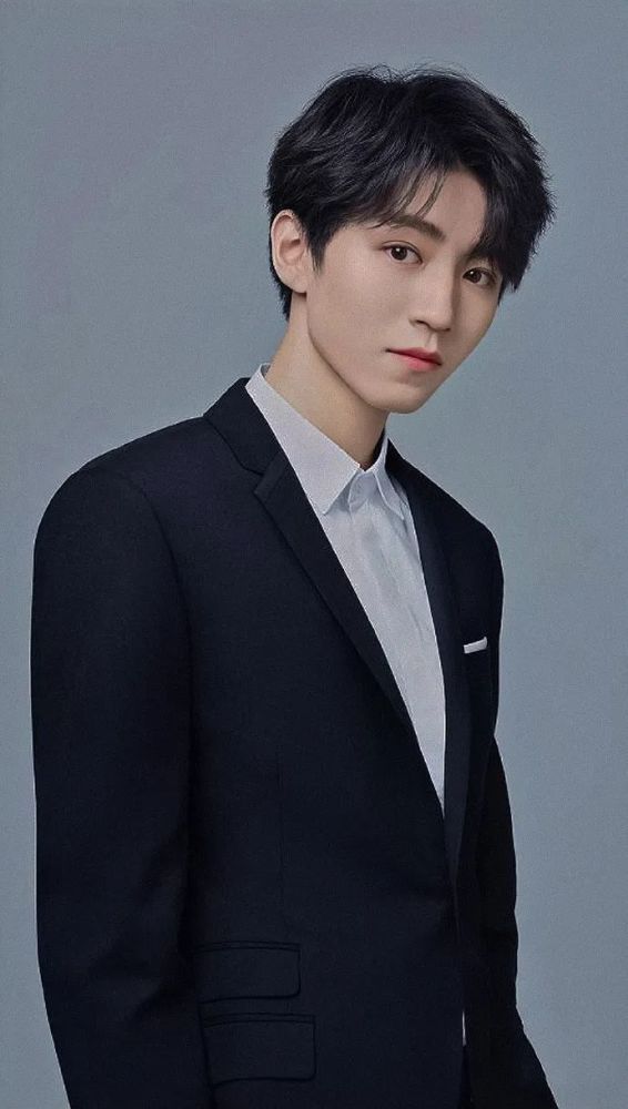 王俊凯|王俊凯身份证信息遭泄露，而私生光明正大的行为更是让人气愤！