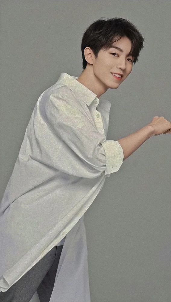 王俊凯|王俊凯身份证信息遭泄露，而私生光明正大的行为更是让人气愤！