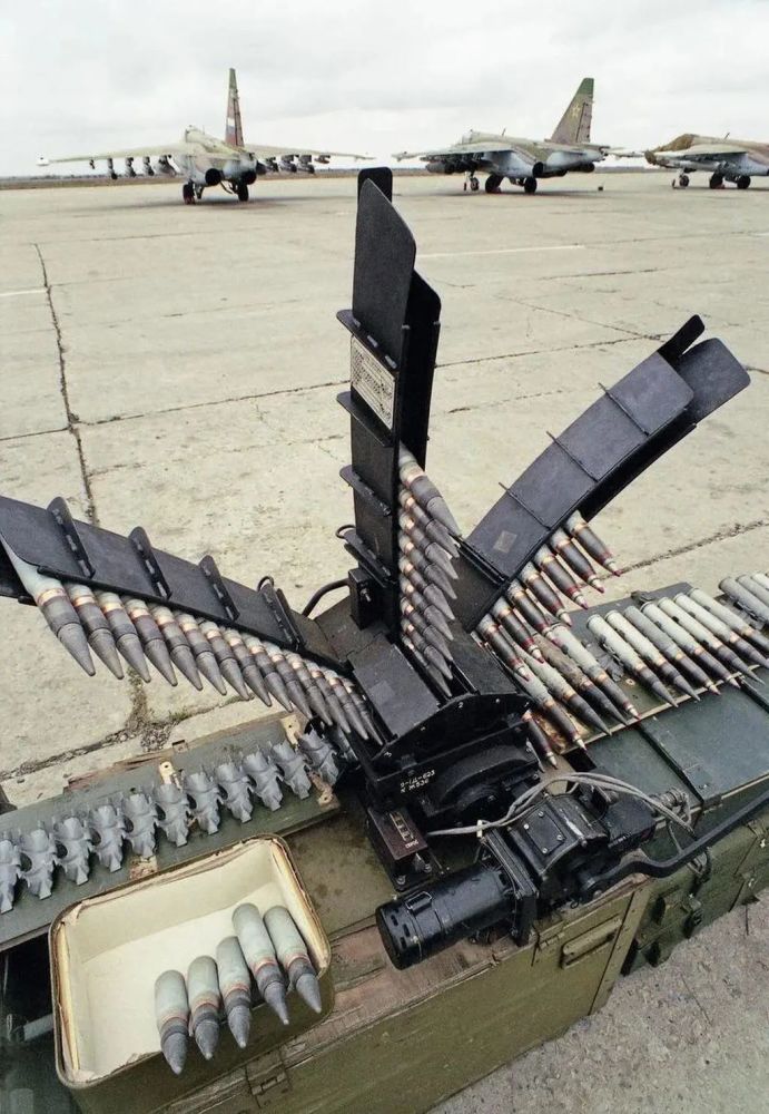 每分钟11000发暴雨梨花1130近防炮是怎样做到的